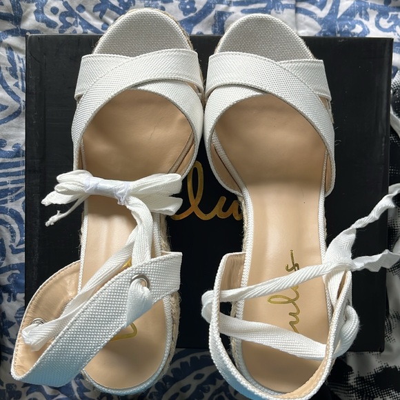 BRAND NEW Lulus wedges - Picture 2 of 4